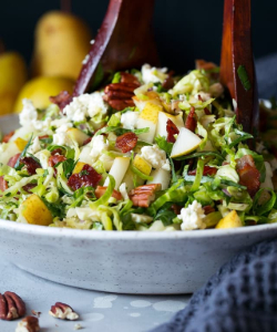 salade van spruitjes met peer en spek