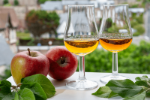 2 glazen calvados en 2 appels